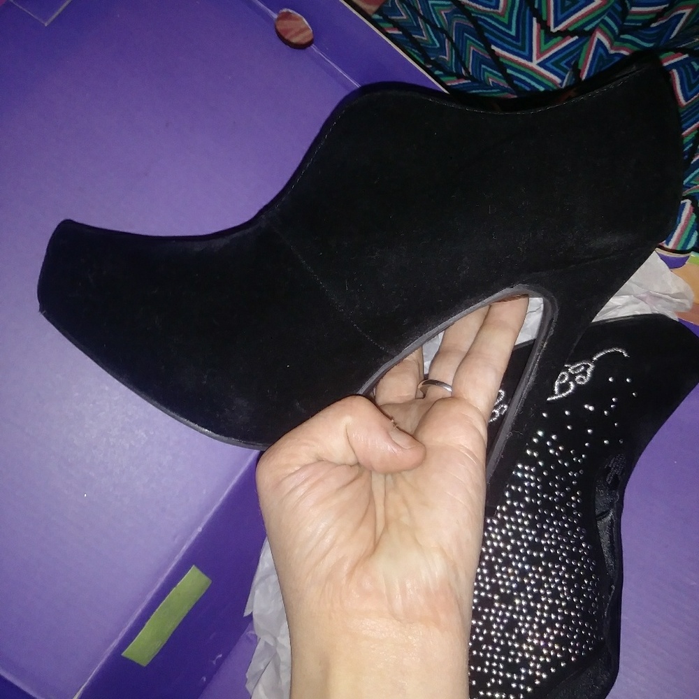 Ed Hardy heels - Picture 4 of 7